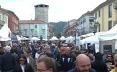 CHIVASSO - Musica in centro mentre si fa shopping