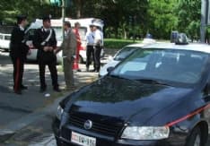 RIVAROLO - Camion della spazzatura contro un'auto: una ferita