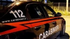 CHIVASSO - Tentano la spaccata al supermercato, ma l'arrivo dei carabinieri li mette in fuga