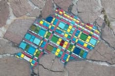 ARTE – Ememem, lo street artist che ripara le strade