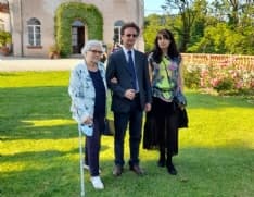 CASTELLAMONTE - «La bambina che non sapeva odiare» torna in Canavese e inaugura la mostra di Rychlik al Castello