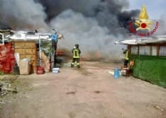 BORGARO-MAPPANO - Fumi tossici dal campo nomadi: 21 rom condannati grazie alle indagini dei carabinieri di Leini - VIDEO