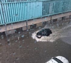 IVREA - Nubifragio sulla città: vie allagate e disagi alle auto