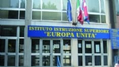 CHIVASSO - Droga a scuola, il preside chiama i carabinieri