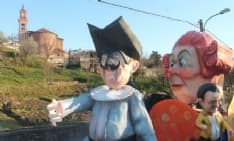 AGLIE' - A migliaia in strada per i carri di carnevale - FOTO