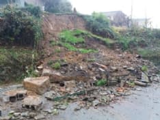 ALLERTA MALTEMPO - A Prascorsano crolla un muro sulla provinciale