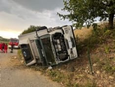 LEINI-CASELLE - Due incidenti sulla 460: camion giù dal viadotto e tamponamento al semaforo del cantiere