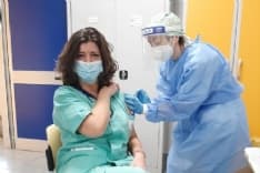 VACCINO - Il Piemonte primo in Italia a partire con le terze dosi per i sanitari