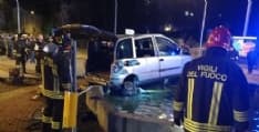 FORNO CANAVESE - Incidente stradale: 42enne finisce con l'auto nella fontana - FOTO e VIDEO