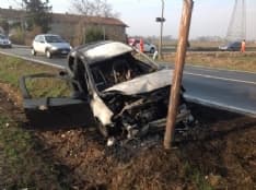 CALUSO - Incidente mortale sulla statale 26: auto a fuoco, vittima un operaio - FOTO E VIDEO