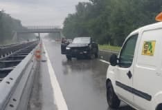 MONTALENGHE - Schianto in autostrada durante il nubifragio: auto distrutta in mezzo alle corsie