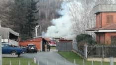 FORNO - Fiamme in un capannone vicino al centro del paese