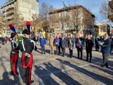 CHIVASSO - Qualcuno ha bruciato le bandiere italiane per la festa degli Alpini - FOTO