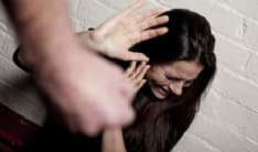 IVREA - Insulti, botte e abusi sessuali nei confronti della moglie che trova il coraggio di denunciarlo dopo sette anni