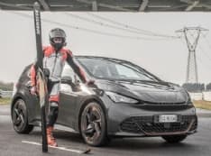 RECORD – Con gli sci sull’asfalto