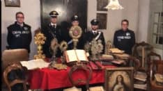 IVREA - Mette in vetrina testi e oggetti sacri rubati: il libraio Cossavella dovrà pagare una multa