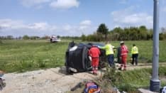 CHIVASSO - Due incidenti nella mattinata: auto ribaltata, una persona ferita - FOTO