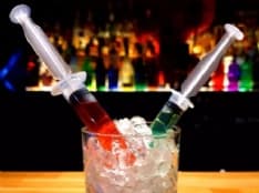 CURIOSITA' - Il cocktail bar per soli vaccinati