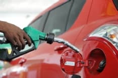Risparmiare sulla benzina si può: ecco come
