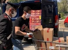 CORONAVIRUS - Pacchi alimentari per i bisognosi: il primo consegnato dai carabinieri a Cuorgnè