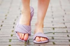 FASHION – È l’estate della ciabatta da piscina