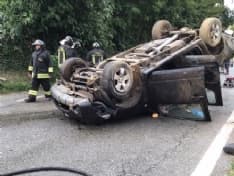 CASTELLAMONTE - Schianto in strada Castelnuovo Nigra: auto ribaltata, conducente ferito - FOTO E VIDEO