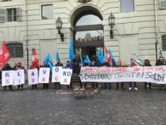 IVREA - Operai della Mgc Manital senza stipendio da mesi bloccano il centro cittadino - FOTO E VIDEO