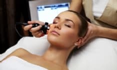 CORONAVIRUS - Fase 2, CNA Piemonte: «Estetiste e parrucchieri riaprano subito»