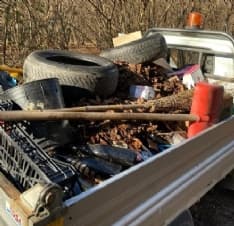 FOGLIZZO - Abbandonano rifiuti sul ciglio della strada: identificati e multati dalla polizia locale