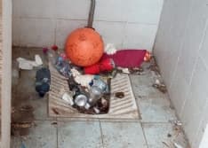 LEINI - I «maiali» colpiscono ancora: immondizia abbandonata in pieno centro storico