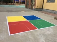 VEROLENGO - Nuovo parco giochi nel cortile della scuola per giocare in sicurezza