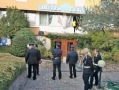 RIVAROLO - Cibo non gradito e documenti che non arrivano: protesta dei profughi dell'hotel Europa - FOTO