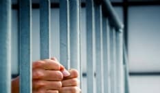 IVREA - Suicida in carcere l'uomo che aveva ucciso a coltellate la moglie e il figlioletto di appena cinque anni