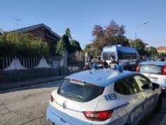 TORRAZZA PIEMONTE - Nella villa confiscata vivono i parenti del killer: interviene la polizia