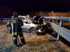 CUORGNE' - Scappano dal ristorante senza pagare e si schiantano contro il guard-rail sulla 460 - FOTO e VIDEO