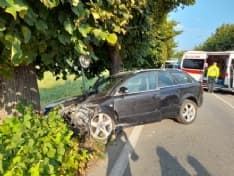 CASTELLAMONTE - Esce di strada e si schianta contro un albero lungo la provinciale per Cuorgnè - FOTO e VIDEO