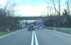 DELIRIO SULLA 460 - Aperto oggi un altro cantiere: con tre semafori code infinite nelle ore di punta