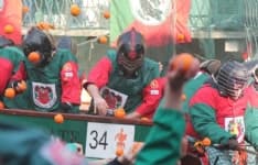 IVREA - Carnevale 2023, nessuno sconto per gli aranceri residenti in città: confermato il contributo aggiuntivo di 7 euro