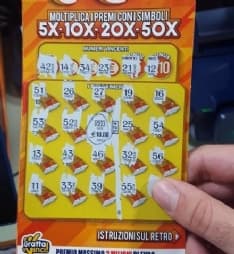 LEINI - Vince 2 milioni di euro con un Gratta e Vinci: è caccia al fortunato. In Canavese la Dea Bendata è stata di nuovo generosa