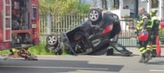 CASTELLAMONTE - Incidente stradale sulla provinciale: auto finisce ruote all'aria, due feriti - FOTO e VIDEO
