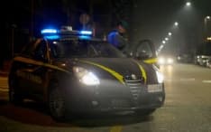 FELETTO - Blitz della guardia di finanza dai cinesi: 250mila articoli potenzialmente pericolosi sequestrati - VIDEO