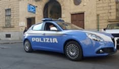 CHIVASSO - Rissa fuori dalla discoteca, 23enne accoltellato a Torino: la polizia ha chiuso per 15 giorni il locale