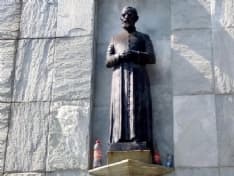 CUORGNE' - Le statue della chiesa prese a bottigliate dai vandali