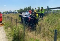 SAN GIORGIO CANAVESE - Grave incidente sull'autostrada Torino-Aosta: auto si ribalta e finisce fuori dalla carreggiata - FOTO