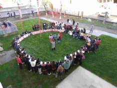 SAN MAURIZIO CANAVESE - Un flash-mob degli studenti per dire «basta» alla violenza sulle donne