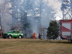 FORNO - Incendio vicino alle case: Aib e pompieri al lavoro - FOTO