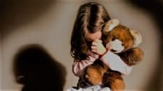 CHIVASSO - Nonno violenta la nipotina di appena due anni: condannato a dieci anni di carcere