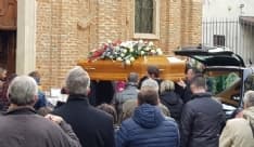 RIVAROLO - Una chiesa stracolma per l'addio ad Andrea Grassotti