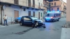 RIVAROLO CANAVESE - Perde il controllo dell'auto e va a sbattere contro il muro dell'asilo Farina: un uomo ferito - FOTO e VIDEO