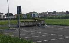 RIVAROLO - Rifiuti davanti al cimitero: protestano i rivarolesi